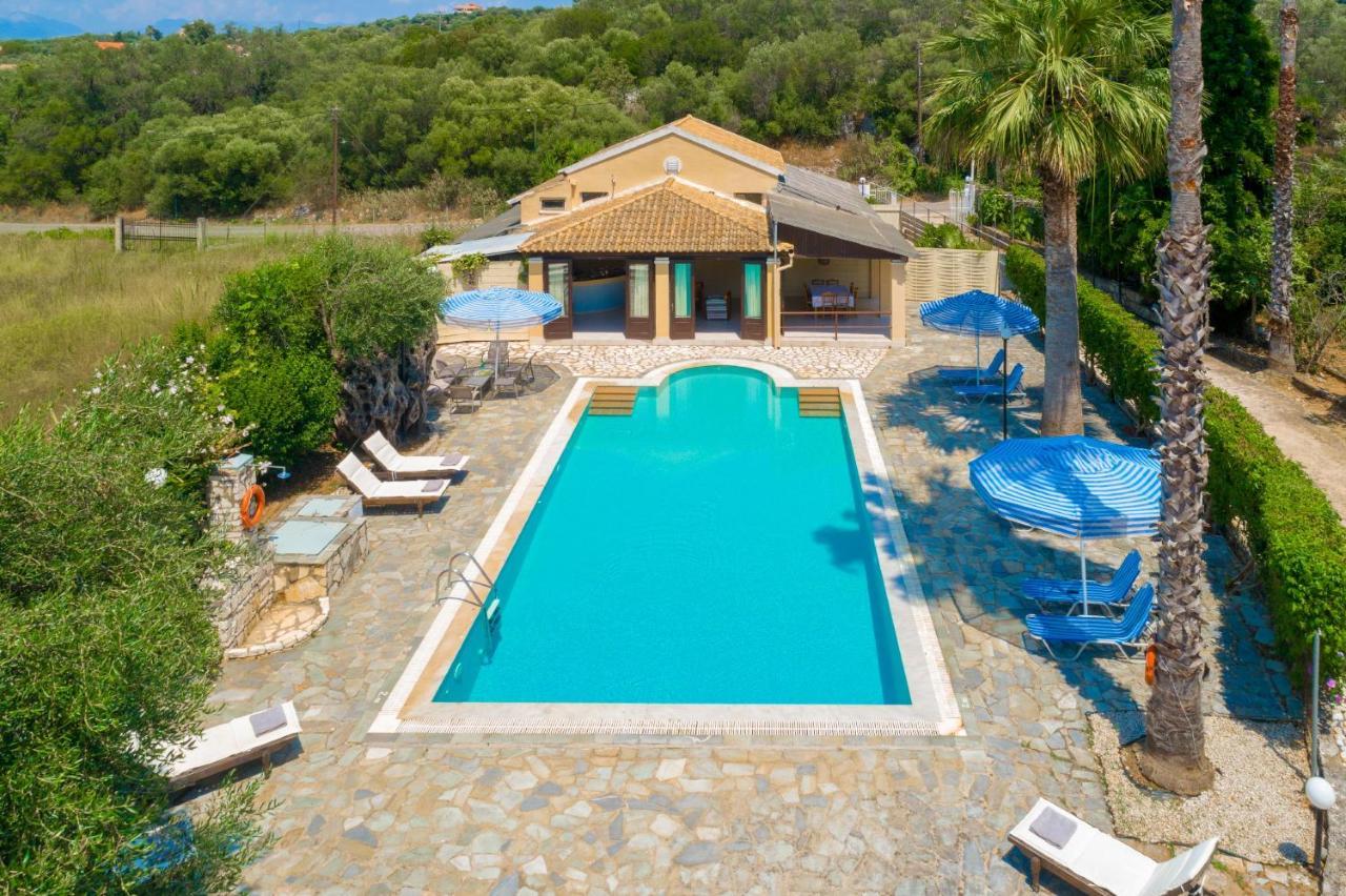 Villa Lianolia Peritheia Extérieur photo