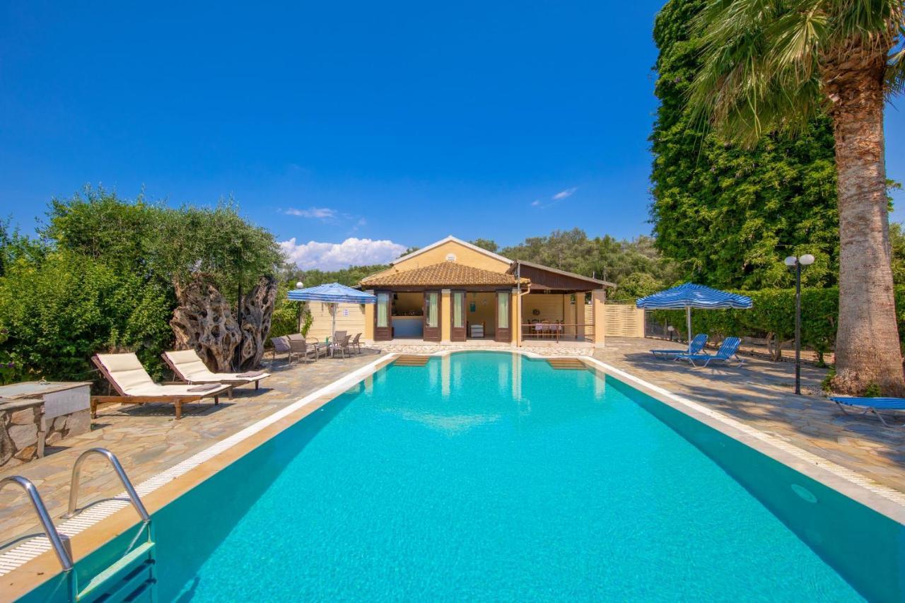 Villa Lianolia Peritheia Extérieur photo